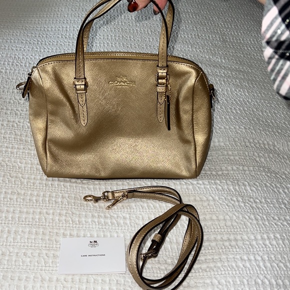 Coach Handbag Gold with removable shoulder strap - Picture 2 of 6